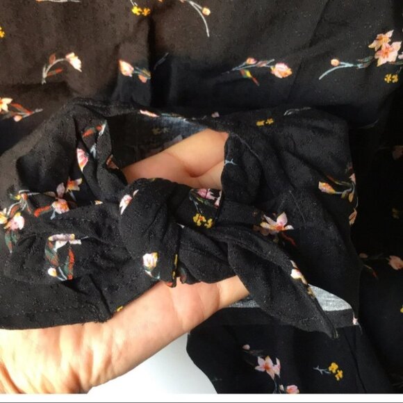 Buffalo xxLarge Women’s Black Floral  Tie Front Top - Picture 12 of 13